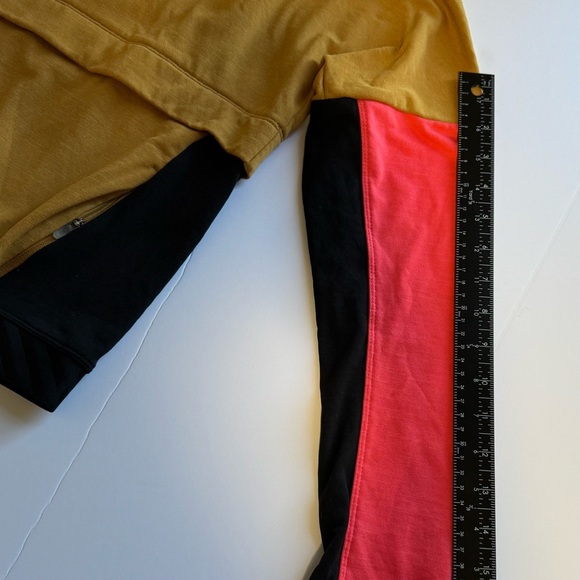 Nike Women's Dri Fit Therma Sphere Running top small - Picture 11 of 11